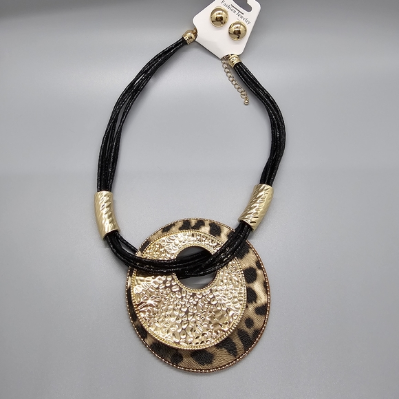 Hammered disk leopard Necklace set ✨️ - Picture 1 of 7